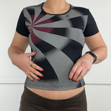 Load image into Gallery viewer, Monochrome spiral tee
