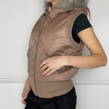 Load image into Gallery viewer, Brown gilet puffer
