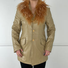 Load image into Gallery viewer, Tan &amp; fur jacket
