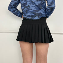 Load image into Gallery viewer, Black Pleated Mini Skirt
