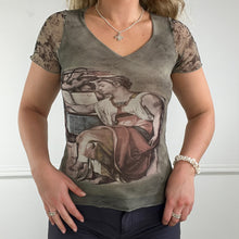 Load image into Gallery viewer, Statue print graphic mesh tee
