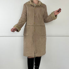 Load image into Gallery viewer, Beige shearling coat

